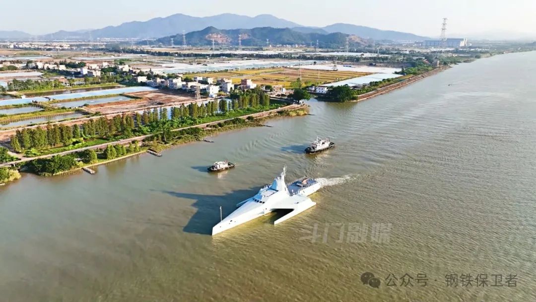 这是拓展了海展项目?虎鲸无人作战艇抵达珠海!三体船设计,全身贴满“瓷砖”,还有052D同款垂发 这是拓展了海展项目?虎鲸无人作战艇抵达珠海!三体船设计,全身贴满“瓷砖”,还有052D同款垂发