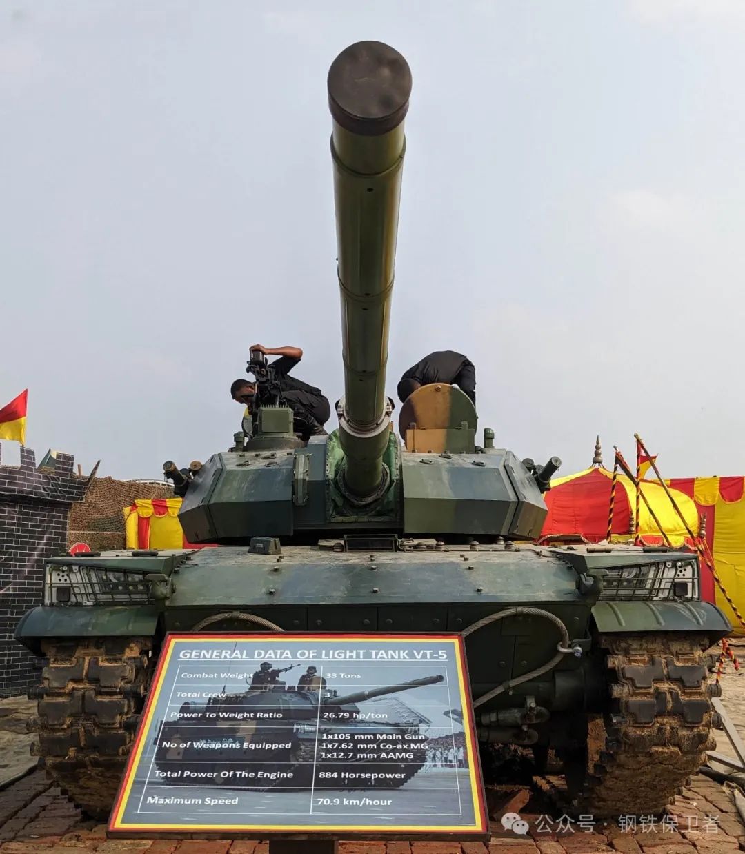 有车载无人机和7个高清摄像头!这款轻型坦克不得了!还能成员组下车远程遥控使用 有车载无人机和7个高清摄像头!这款轻型坦克不得了!还能成员组下车远程遥控使用