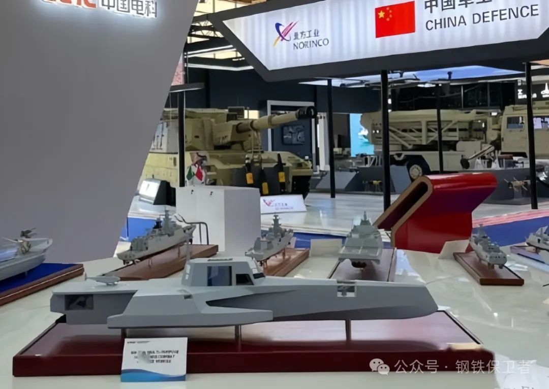 这是拓展了海展项目?虎鲸无人作战艇抵达珠海!三体船设计,全身贴满“瓷砖”,还有052D同款垂发 这是拓展了海展项目?虎鲸无人作战艇抵达珠海!三体船设计,全身贴满“瓷砖”,还有052D同款垂发