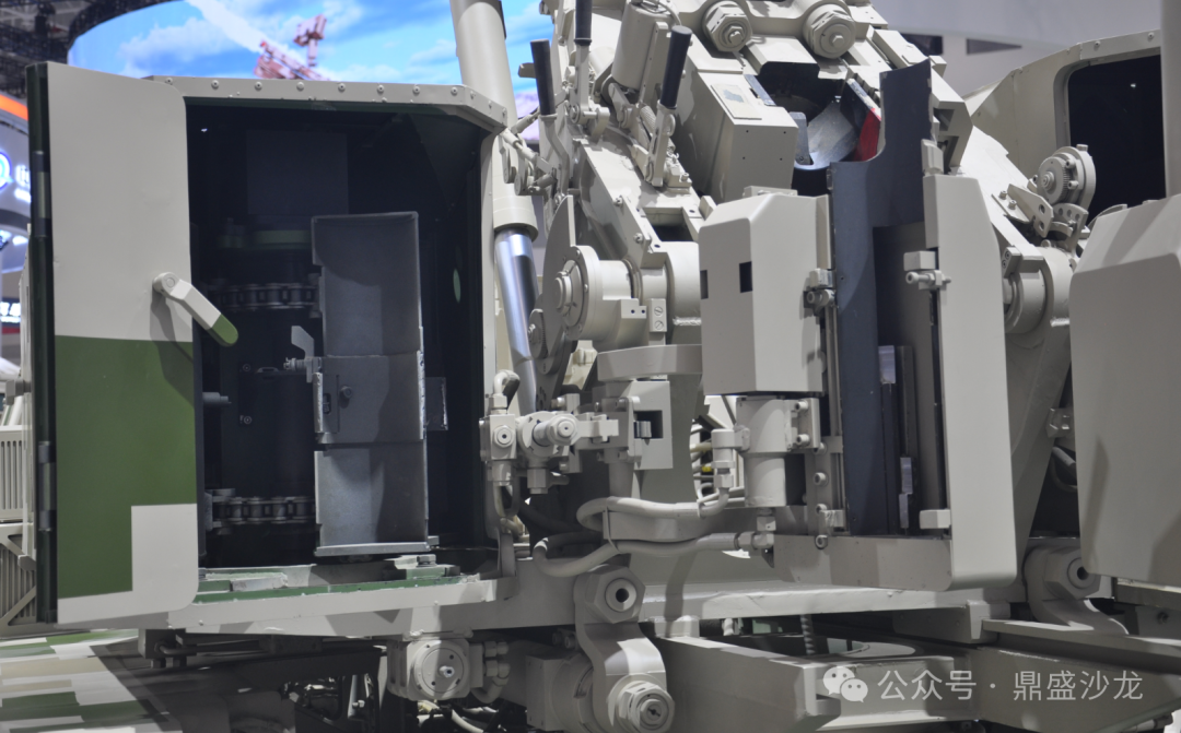 关于航展全自动122mm车载炮,我可能有一点说错了 关于航展全自动122mm车载炮,我可能有一点说错了