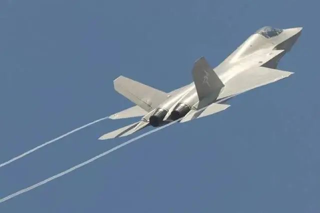 台前少将:歼-35能搭载射程为400公里的空空导弹,专打美国预警机 台前少将:歼-35能搭载射程为400公里的空空导弹,专打美国预警机