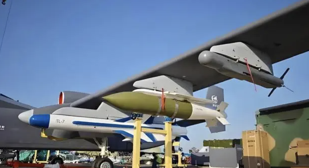 无人机,机器人,都是“回旋镖” 无人机,机器人,都是“回旋镖”