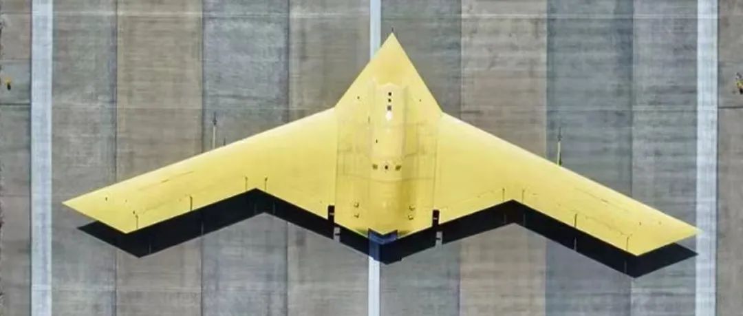 漂亮!13吨级飞翼式大型隐身无人机,彩虹-7原型机疑似亮相 漂亮!13吨级飞翼式大型隐身无人机,彩虹-7原型机疑似亮相