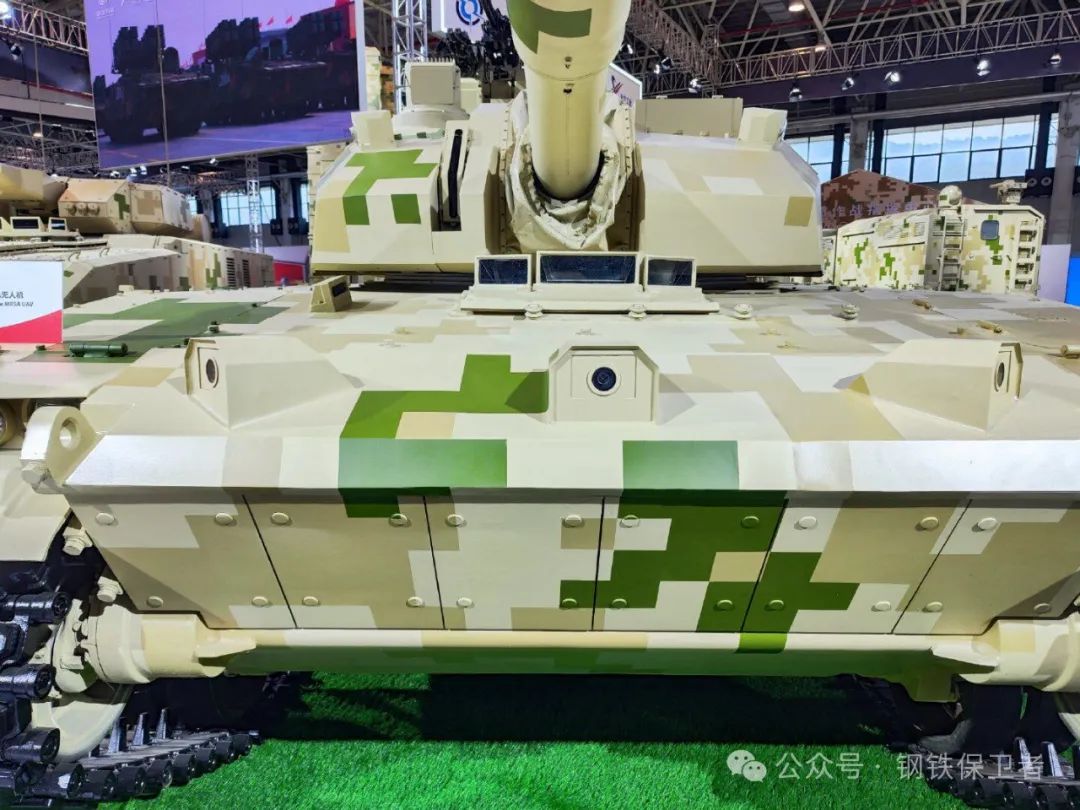 有车载无人机和7个高清摄像头!这款轻型坦克不得了!还能成员组下车远程遥控使用 有车载无人机和7个高清摄像头!这款轻型坦克不得了!还能成员组下车远程遥控使用