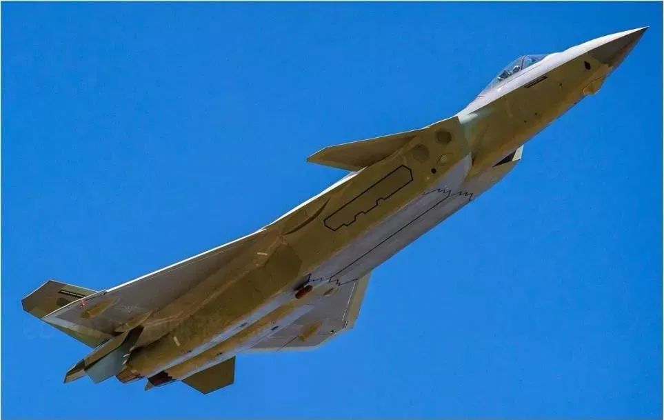 全新歼-20有太多惊喜!隐身状态随心所欲,一秒钟自由切换 全新歼-20有太多惊喜!隐身状态随心所欲,一秒钟自由切换