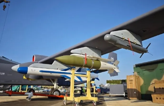 这才叫武德充沛!中国战机全面开启“野兽模式” 这才叫武德充沛!中国战机全面开启“野兽模式”