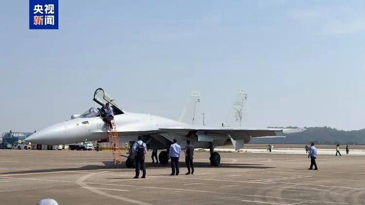 歼-35A“好看”,但“功夫在诗外” 歼-35A“好看”,但“功夫在诗外”