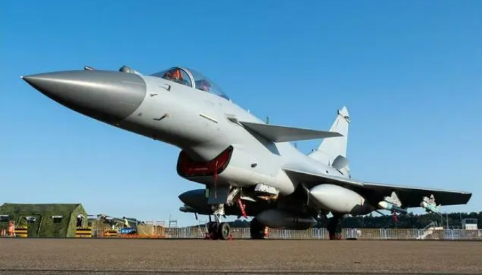 这才叫武德充沛!中国战机全面开启“野兽模式” 这才叫武德充沛!中国战机全面开启“野兽模式”