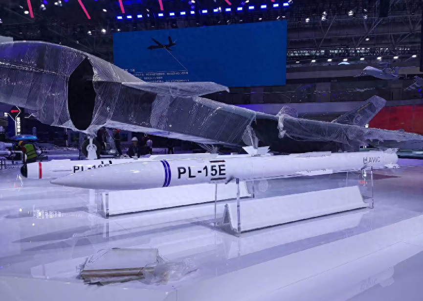 霹雳-15“光杆弹”亮相,五代机载弹量猛增,可在200公里外开火 霹雳-15“光杆弹”亮相,五代机载弹量猛增,可在200公里外开火
