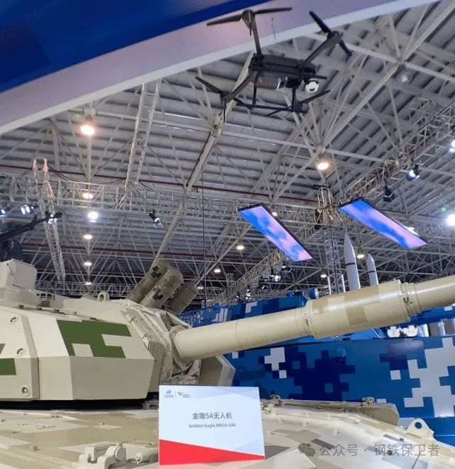 有车载无人机和7个高清摄像头!这款轻型坦克不得了!还能成员组下车远程遥控使用 有车载无人机和7个高清摄像头!这款轻型坦克不得了!还能成员组下车远程遥控使用