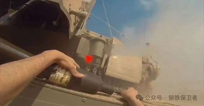 车体被炸碎,炮塔被炸飞 !首见被路边炸弹完全摧毁的第五代梅卡瓦主战坦克,人车俱损 车体被炸碎,炮塔被炸飞 !首见被路边炸弹完全摧毁的第五代梅卡瓦主战坦克,人车俱损