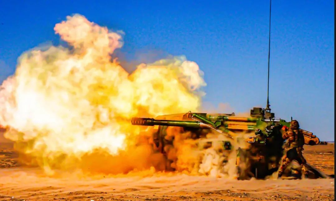 卡车炮里的AK47,可以霸屏的武器!122毫米全自动车载榴弹炮亮相 卡车炮里的AK47,可以霸屏的武器!122毫米全自动车载榴弹炮亮相