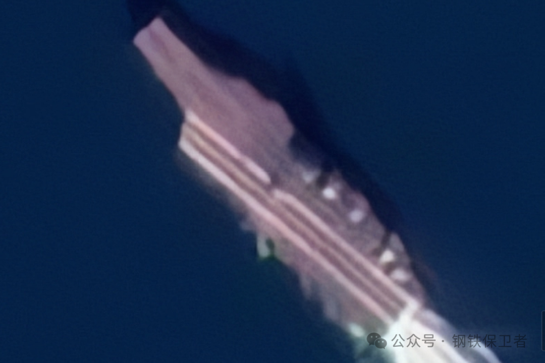 这次真进行舰载机降落测试了!福建舰第五次海试归来!飞行甲板上出现明显轮胎印 这次真进行舰载机降落测试了!福建舰第五次海试归来!飞行甲板上出现明显轮胎印