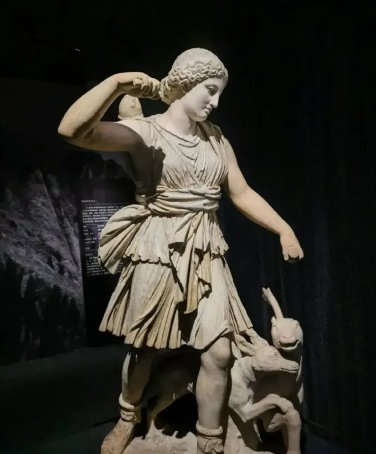 古希腊的雕塑,为什么会露出钢筋? 古希腊的雕塑,为什么会露出钢筋?