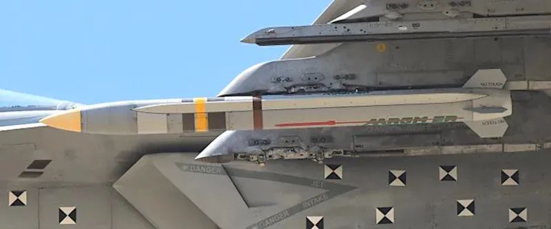 美国战斗机首次发射SiAW导弹,从反辐射转而专注对地打击 美国战斗机首次发射SiAW导弹,从反辐射转而专注对地打击