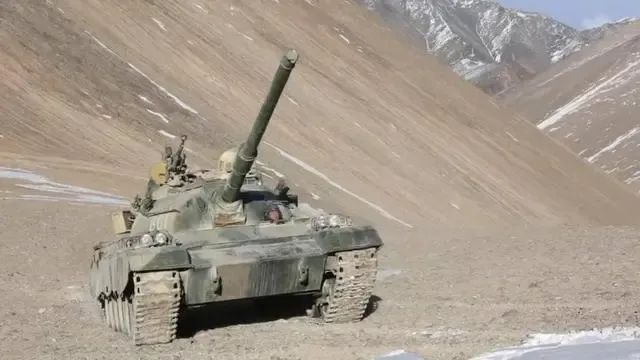96A主战坦克如何上高原?猛虎旅有绝招,不用换发动机,机动性还和平原相差无几 96A主战坦克如何上高原?猛虎旅有绝招,不用换发动机,机动性还和平原相差无几