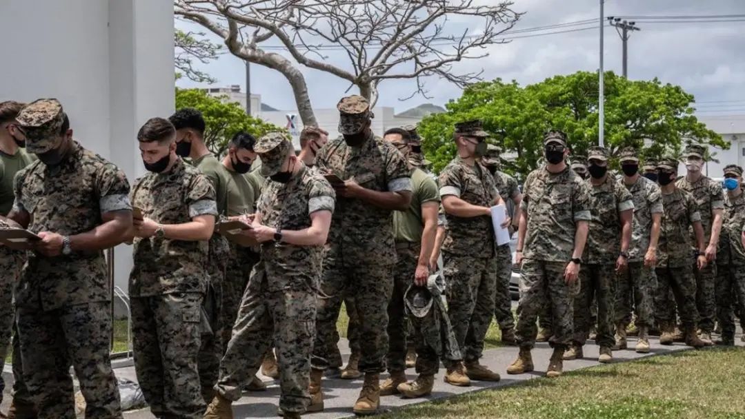 解放军包围台岛后,9000美军不敢待在中国周边,集体向后撤离 解放军包围台岛后,9000美军不敢待在中国周边,集体向后撤离