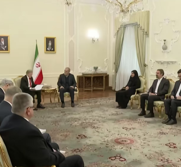 美国大人物，凭本事把自己作成了小盒子