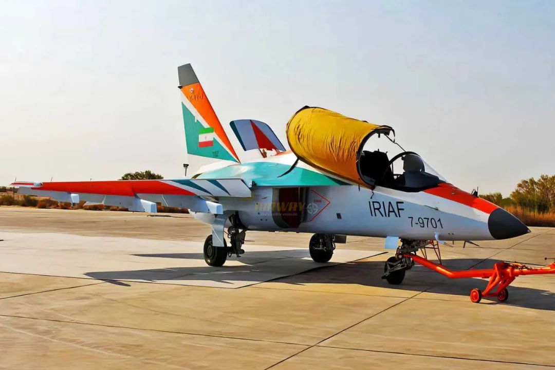 伊朗教练机撞山坠毁,两名飞行员丧生,猜测是自产的亚辛教练机 伊朗教练机撞山坠毁,两名飞行员丧生,猜测是自产的亚辛教练机