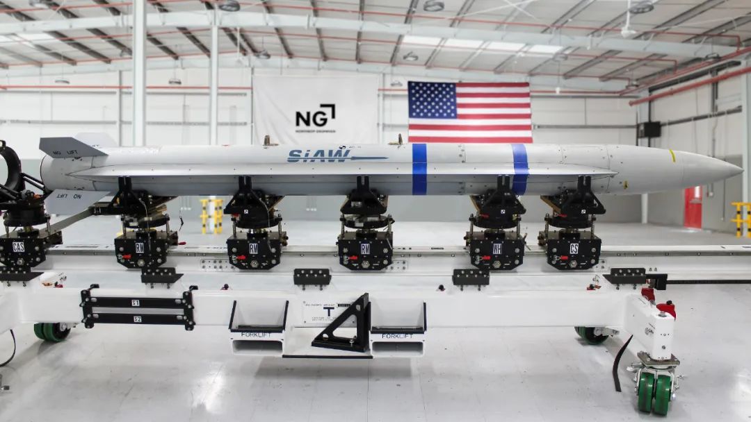 美国战斗机首次发射SiAW导弹,从反辐射转而专注对地打击 美国战斗机首次发射SiAW导弹,从反辐射转而专注对地打击