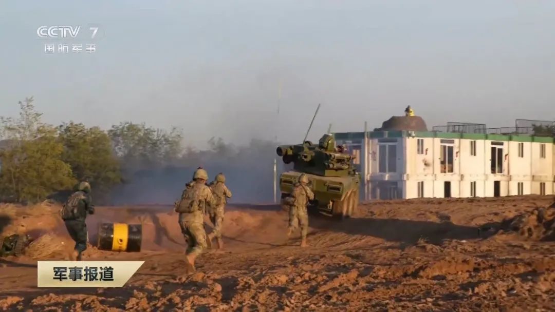 还想打巷战?来瞅瞅解放军推出无人战车与机器狗协同作战,绝对“武德充沛”! 还想打巷战?来瞅瞅解放军推出无人战车与机器狗协同作战,绝对“武德充沛”!