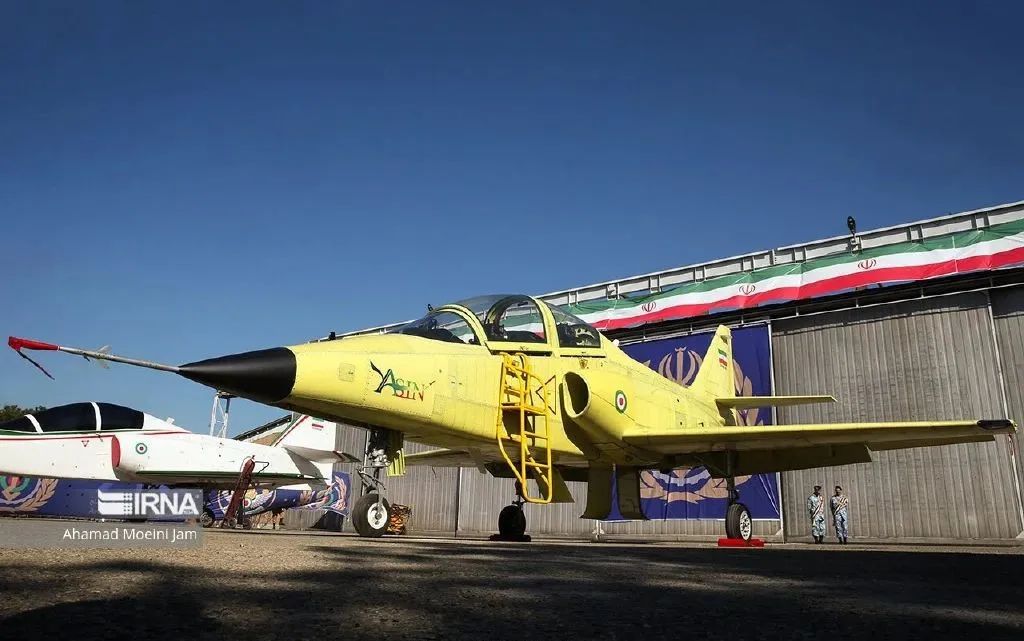 伊朗教练机撞山坠毁,两名飞行员丧生,猜测是自产的亚辛教练机 伊朗教练机撞山坠毁,两名飞行员丧生,猜测是自产的亚辛教练机