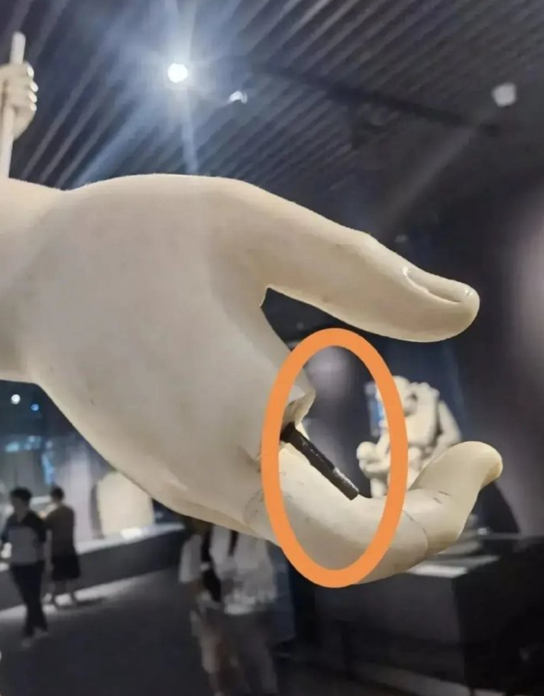 古希腊的雕塑,为什么会露出钢筋? 古希腊的雕塑,为什么会露出钢筋?