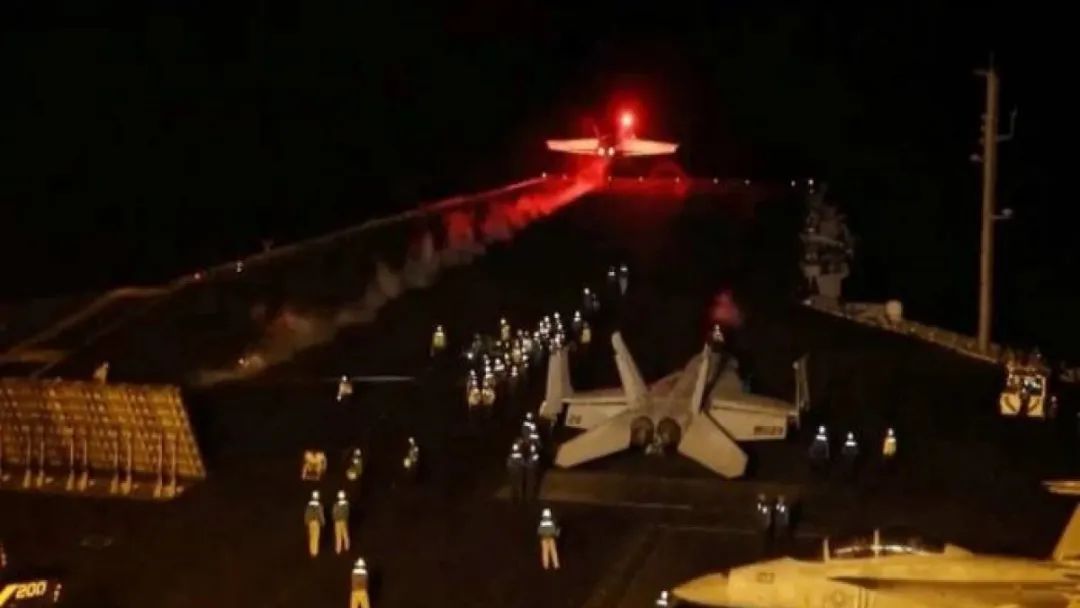 到底是谁?40 年来美F18首次在战斗中被击落! 到底是谁?40 年来美F18首次在战斗中被击落!