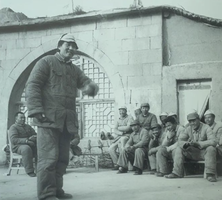 他身上,最能体现中国人的“松弛感” 他身上,最能体现中国人的“松弛感”