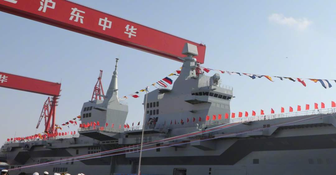 满载吃水9.4米!福建舰同款近防炮,八面体一体化桅杆高级感十足!076首舰下水多处细节首次公开 满载吃水9.4米!福建舰同款近防炮,八面体一体化桅杆高级感十足!076首舰下水多处细节首次公开