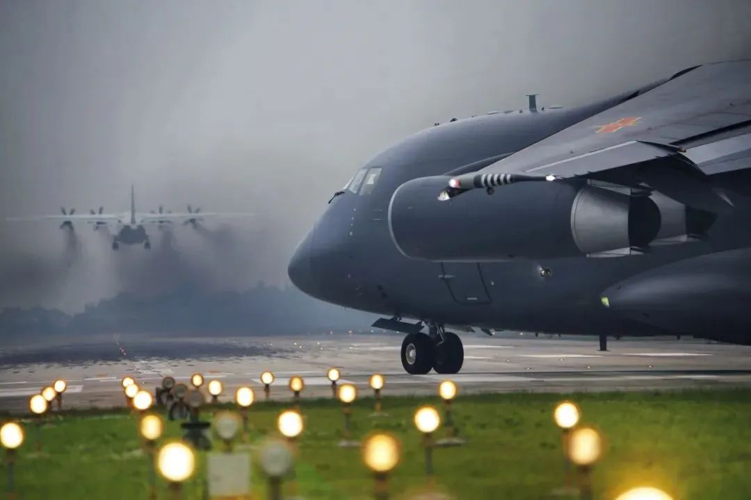 解放军一队人马“闪现”印尼,展现一项关键能力,远超西方想象 解放军一队人马“闪现”印尼,展现一项关键能力,远超西方想象