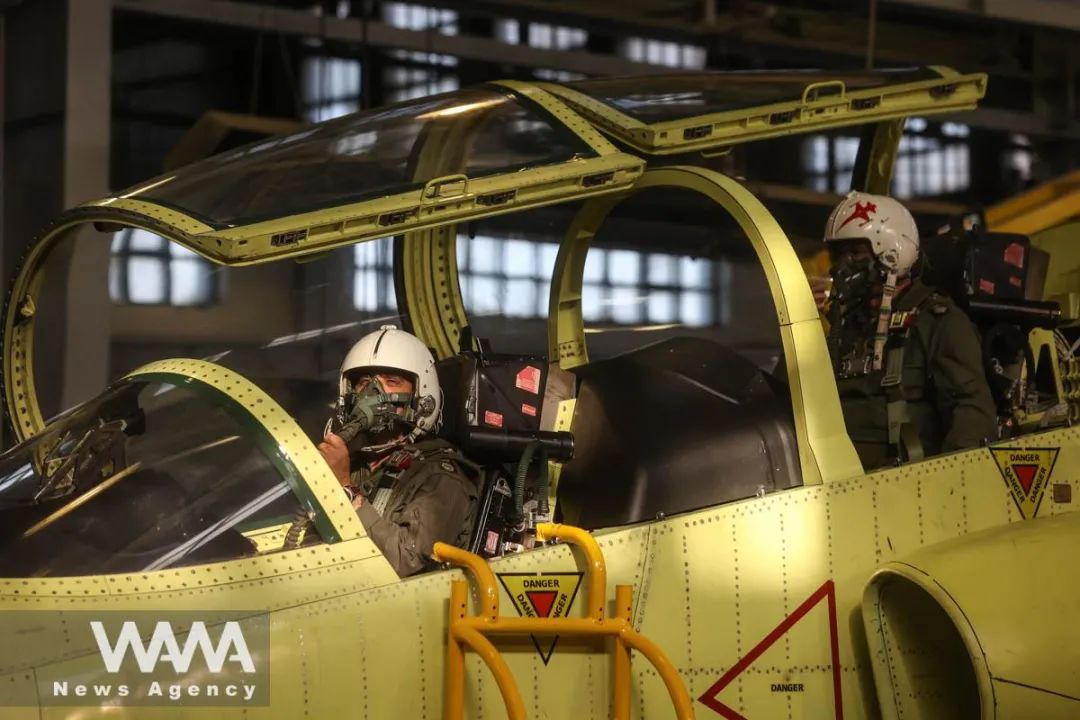 伊朗教练机撞山坠毁,两名飞行员丧生,猜测是自产的亚辛教练机 伊朗教练机撞山坠毁,两名飞行员丧生,猜测是自产的亚辛教练机