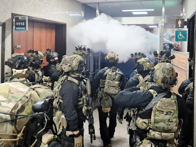 尹锡悦冒险发动兵变,意外给朝鲜送上大礼,俄朝同盟得到喘息之机 尹锡悦冒险发动兵变,意外给朝鲜送上大礼,俄朝同盟得到喘息之机