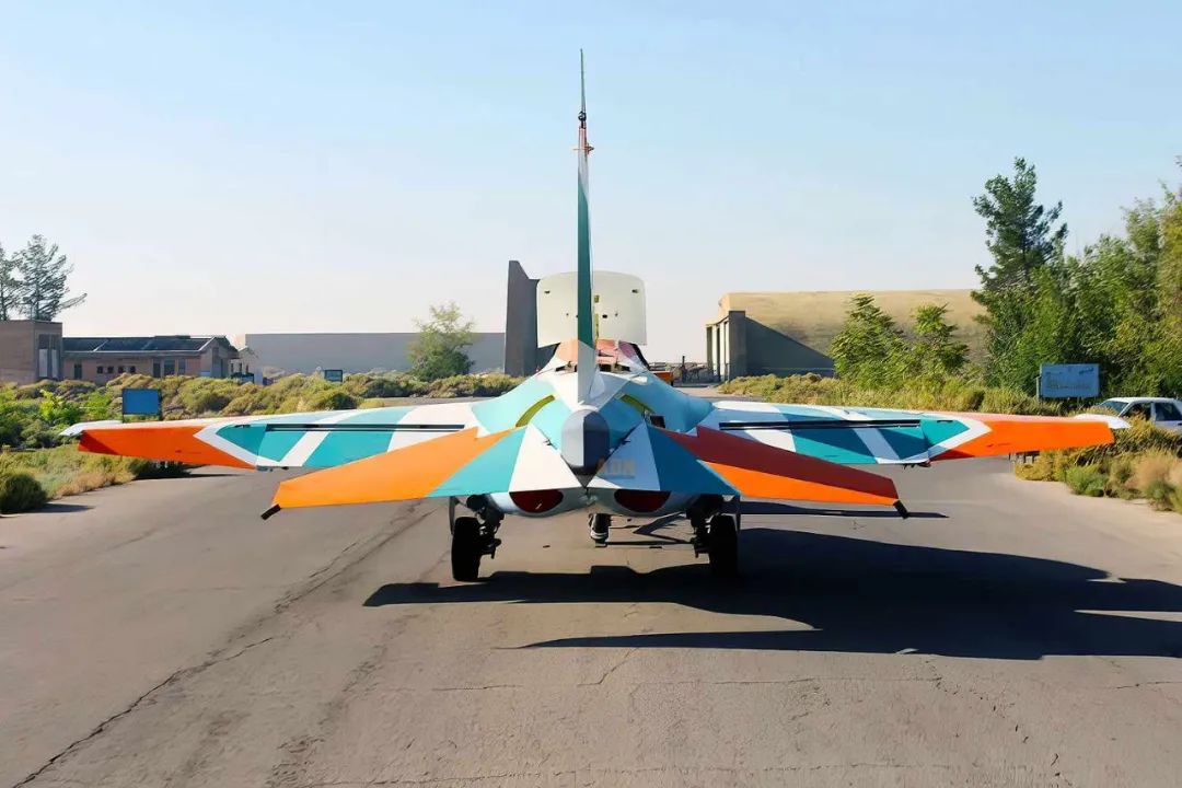 伊朗教练机撞山坠毁,两名飞行员丧生,猜测是自产的亚辛教练机 伊朗教练机撞山坠毁,两名飞行员丧生,猜测是自产的亚辛教练机