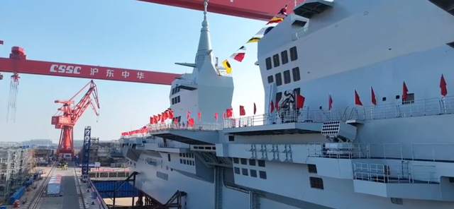 076两攻四川舰亮相,中国海军又添一员虎将,电磁弹射全世界首创 076两攻四川舰亮相,中国海军又添一员虎将,电磁弹射全世界首创