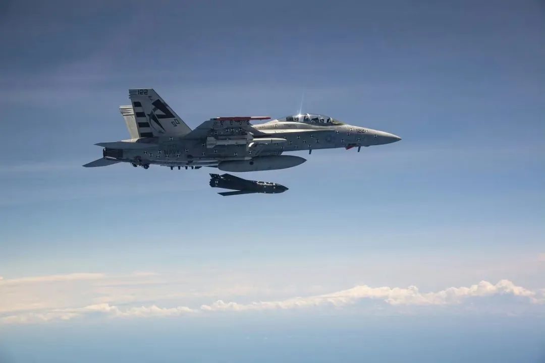 要里子,不追求面子!港媒称中方进行中美军事冲突模拟,主动提高模拟难度!10枚LRASM命中一艘解放军驱逐舰 要里子,不追求面子!港媒称中方进行中美军事冲突模拟,主动提高模拟难度!10枚LRASM命中一艘解放军驱逐舰