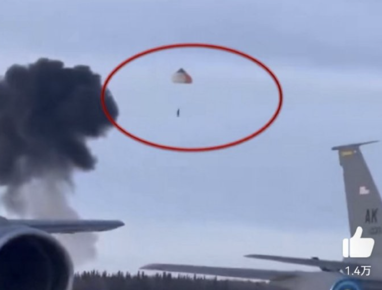 美国空军,连续“放烟花” 美国空军,连续“放烟花”