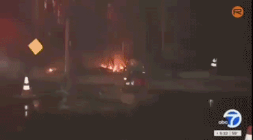 加州山火狂烧富人区没人管，西藏珠峰灾区一天即修通公路