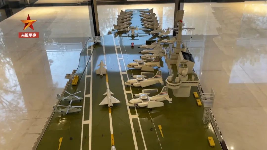 30年前的中国航母方案，4万余吨、配2条弹射器、歼10战机上舰！