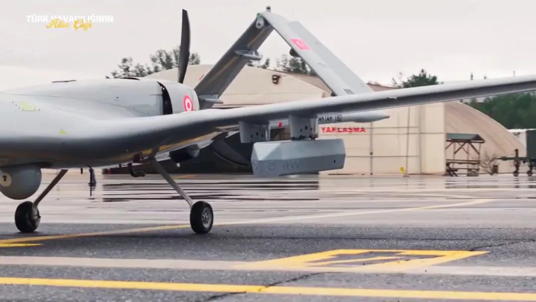 TB2无人机挂载新型电子支援吊舱首飞,还可扩展电子攻击能力 TB2无人机挂载新型电子支援吊舱首飞,还可扩展电子攻击能力