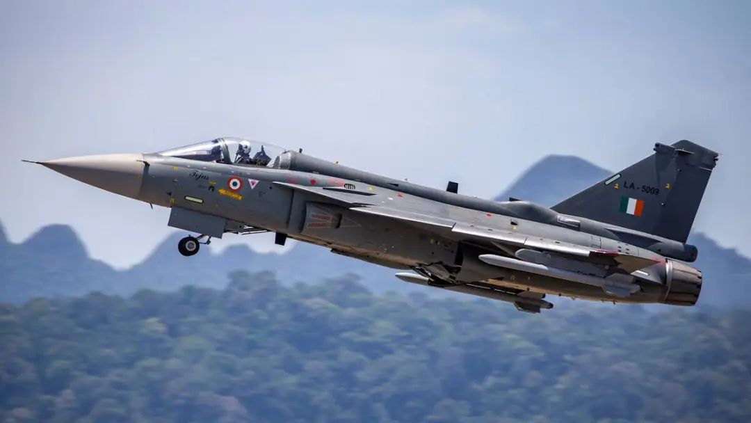 歼36给的刺激太大,中国邻国也要研究六代机,一次性拿出3个方案 歼36给的刺激太大,中国邻国也要研究六代机,一次性拿出3个方案