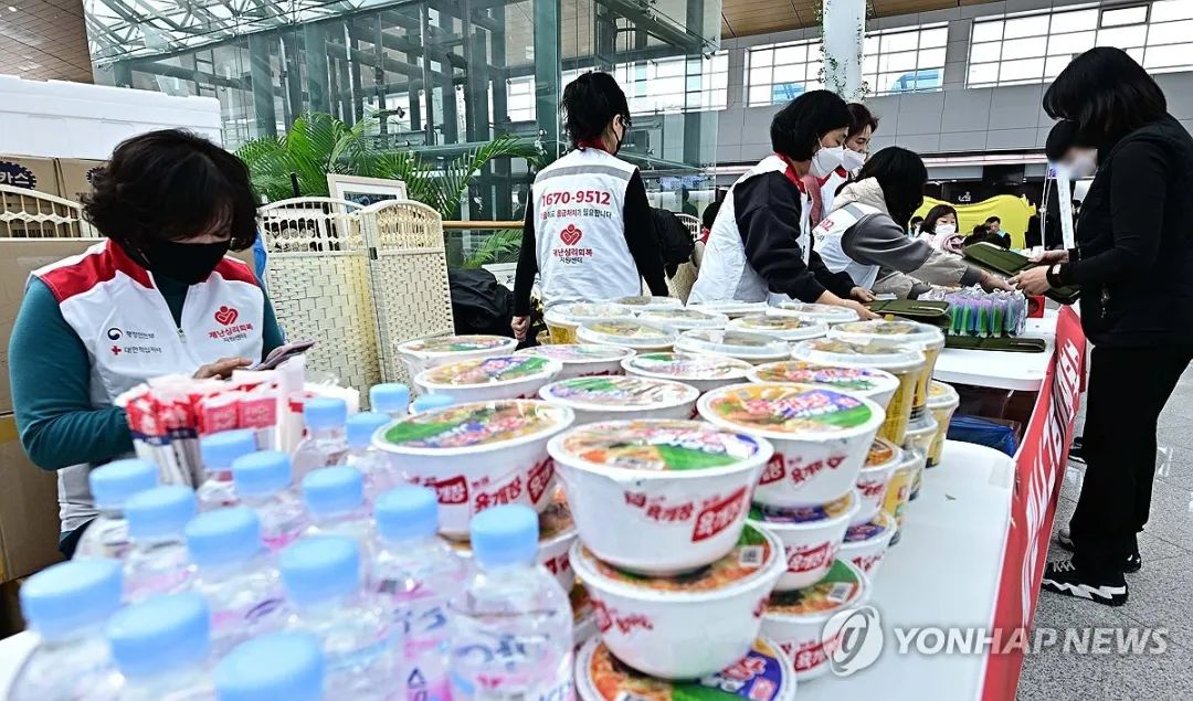 灵堂前的泡面被谁偷了？什么坏事都赖中国，这样的韩国还有救吗？