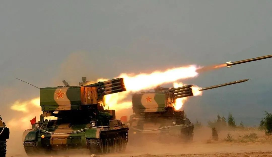 重塑战场风暴：中国11式122毫米火箭炮的革新之旅