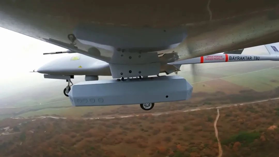 TB2无人机挂载新型电子支援吊舱首飞,还可扩展电子攻击能力 TB2无人机挂载新型电子支援吊舱首飞,还可扩展电子攻击能力