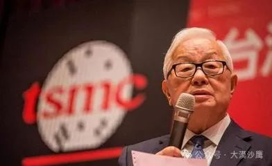 台积电真是越来越飘了，先是创始人张忠谋公开支持美国对华为、中芯国际等芯片公司进行全面技术封锁，还说中芯国际远远落后台积电