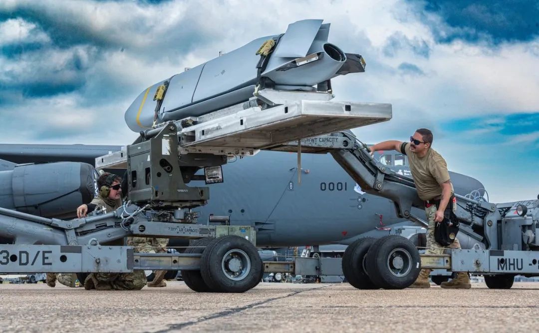 射程或突破1000公里!俄媒:中国正在研制高超音速远程空空导弹,专打美军战略轰炸机 射程或突破1000公里!俄媒:中国正在研制高超音速远程空空导弹,专打美军战略轰炸机