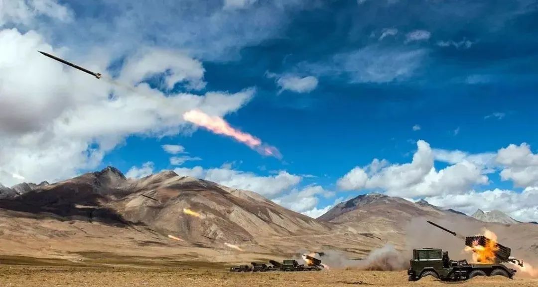 重塑战场风暴：中国11式122毫米火箭炮的革新之旅