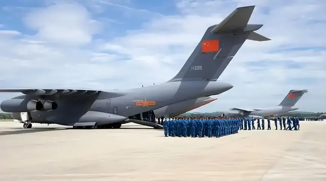 豪横！中国一所军校就有8架歼11，“几所军校灭一国”毫不夸张