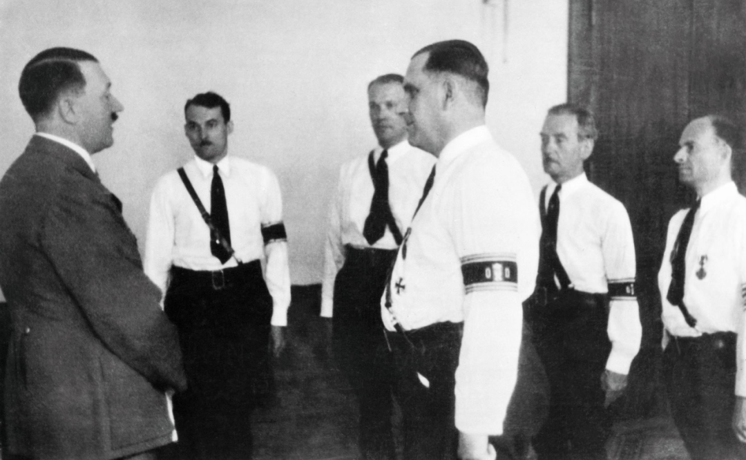 马斯克的“纳粹礼”与尘封的美国老纳粹! 马斯克的“纳粹礼”与尘封的美国老纳粹!