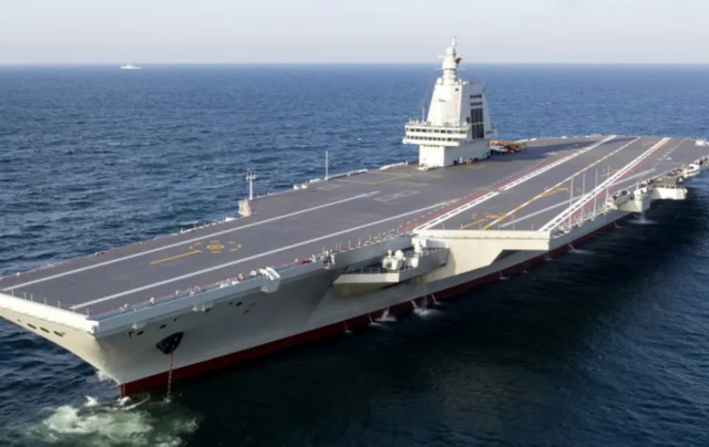 福建舰海试完成首次弹射？四川舰紧随其后，美国狂砸1万亿造船